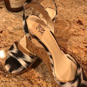 New York & Company Black & White Wedges